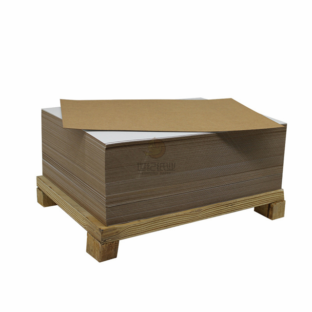 Panneau supérieur blanc en papier kraft en rouleau en provenance de Chine