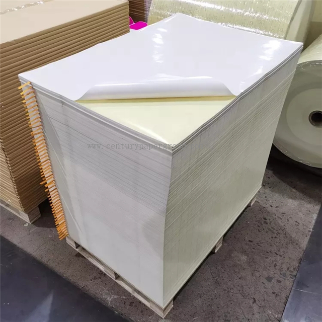 Papier auto-adhésif sans bois de haute qualité en feuille